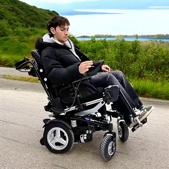 Invacare Bora Özellikli Akülü Tekerlekli Sandalye