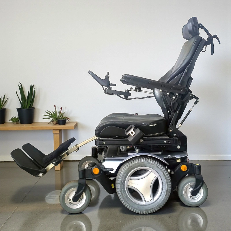 Permobil M400 Özellikli Akülü Tekerlekli Sandalye